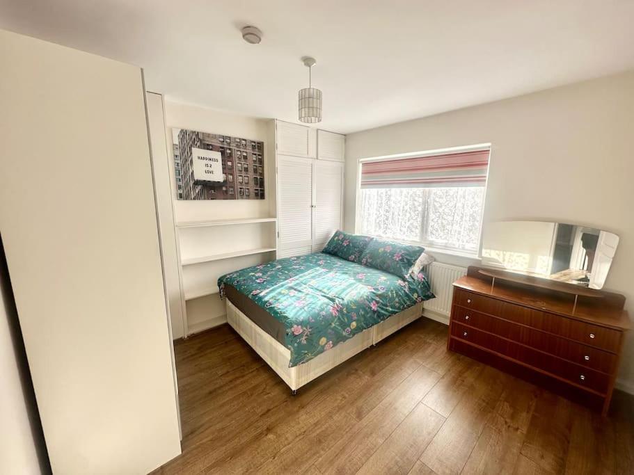 Holiday home 5 Bedroom House In Da7 Erith