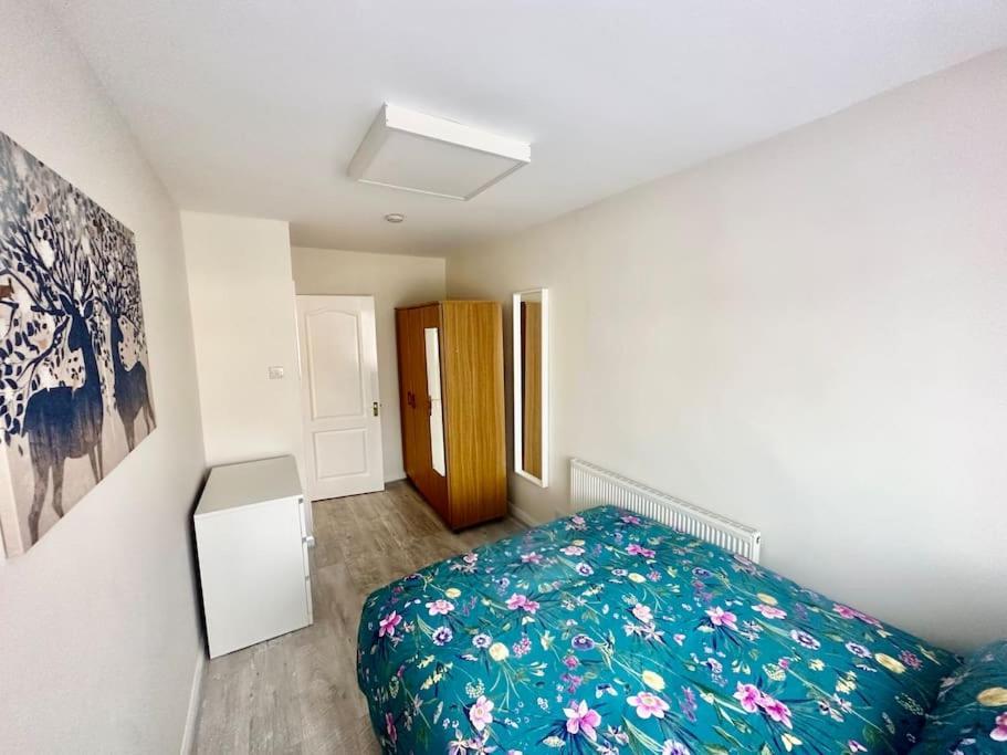 5 Bedroom House In Da7 Holiday home